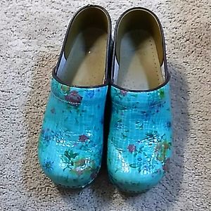Dansko Size 42 Teal with flowers